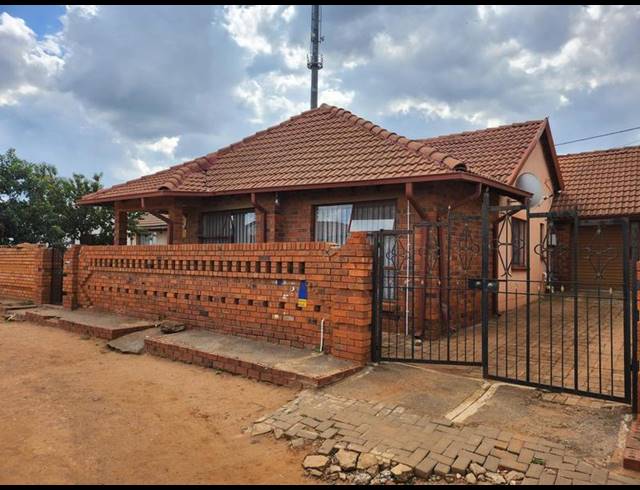 3 BEDROOM HOUSE FOR SALE IN PALM SPRINGS